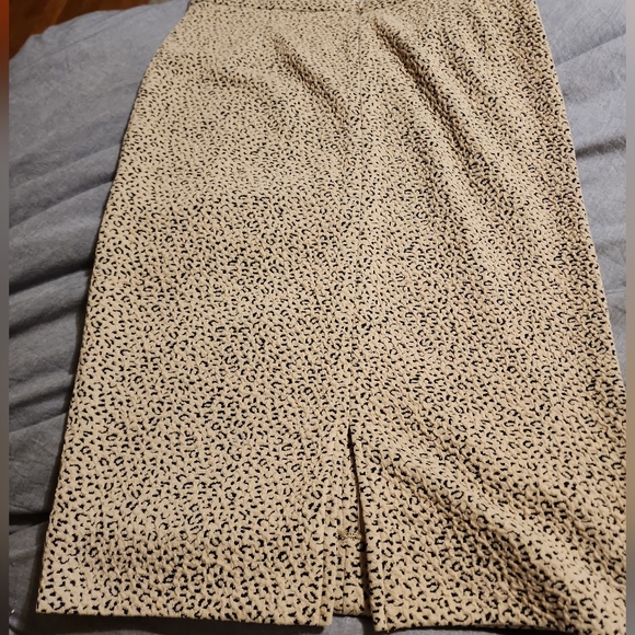 Banana Republic Tan Leopard Pencil Skirt - Picture 2 of 3